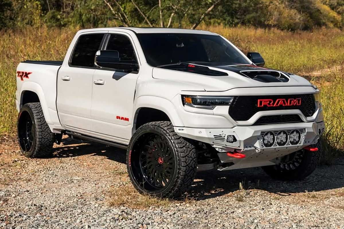 پیکاپ رم TRX با ۱۵۵۰ اسب بخار، سریع‌تر از لامبورگینی!